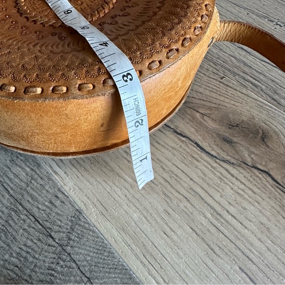 R.P.S Small Leather Circle Round Crossbody Purse - Picture 10 of 15